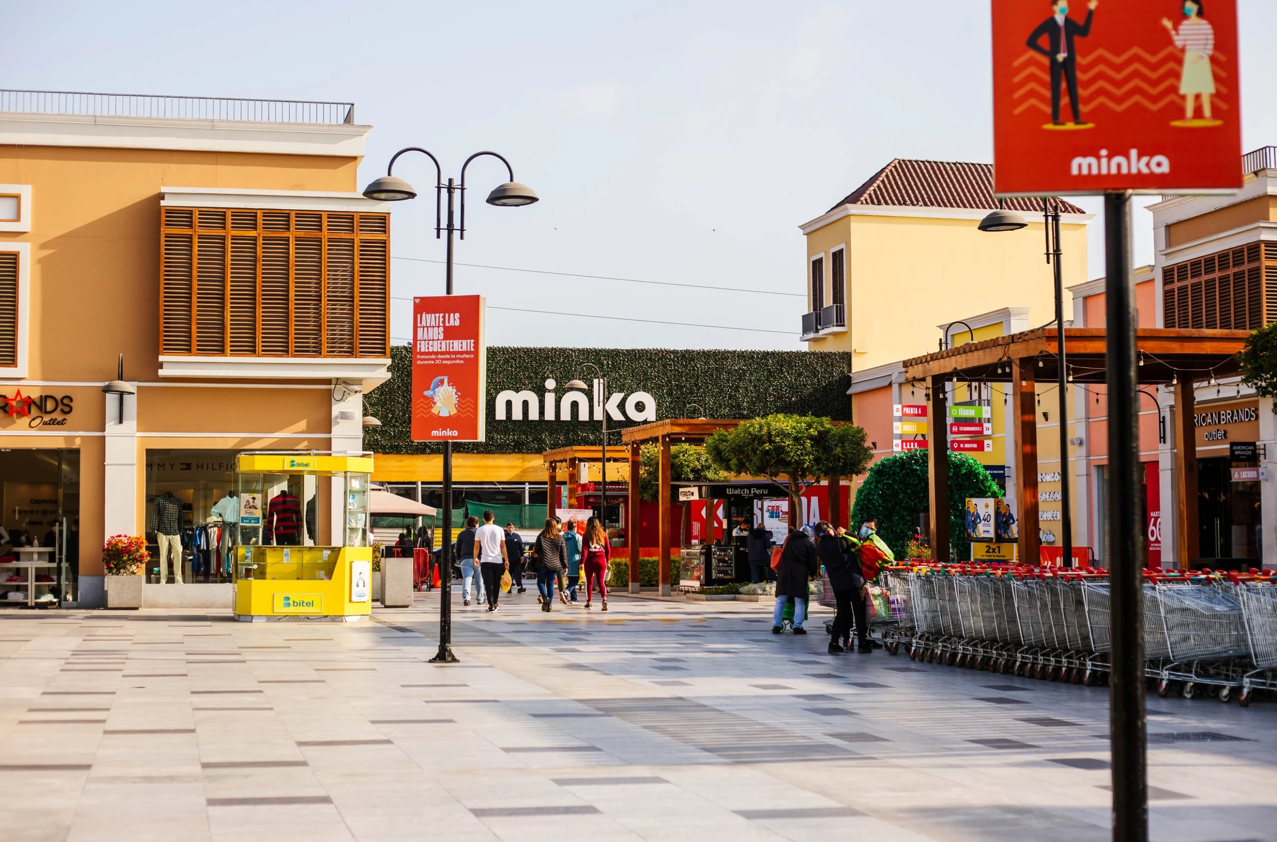 Al lado del MallPlaza Bellavista